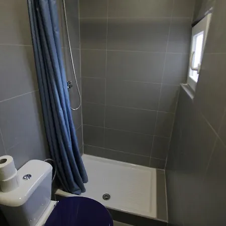 Patio Da Mouraria 호스텔 *